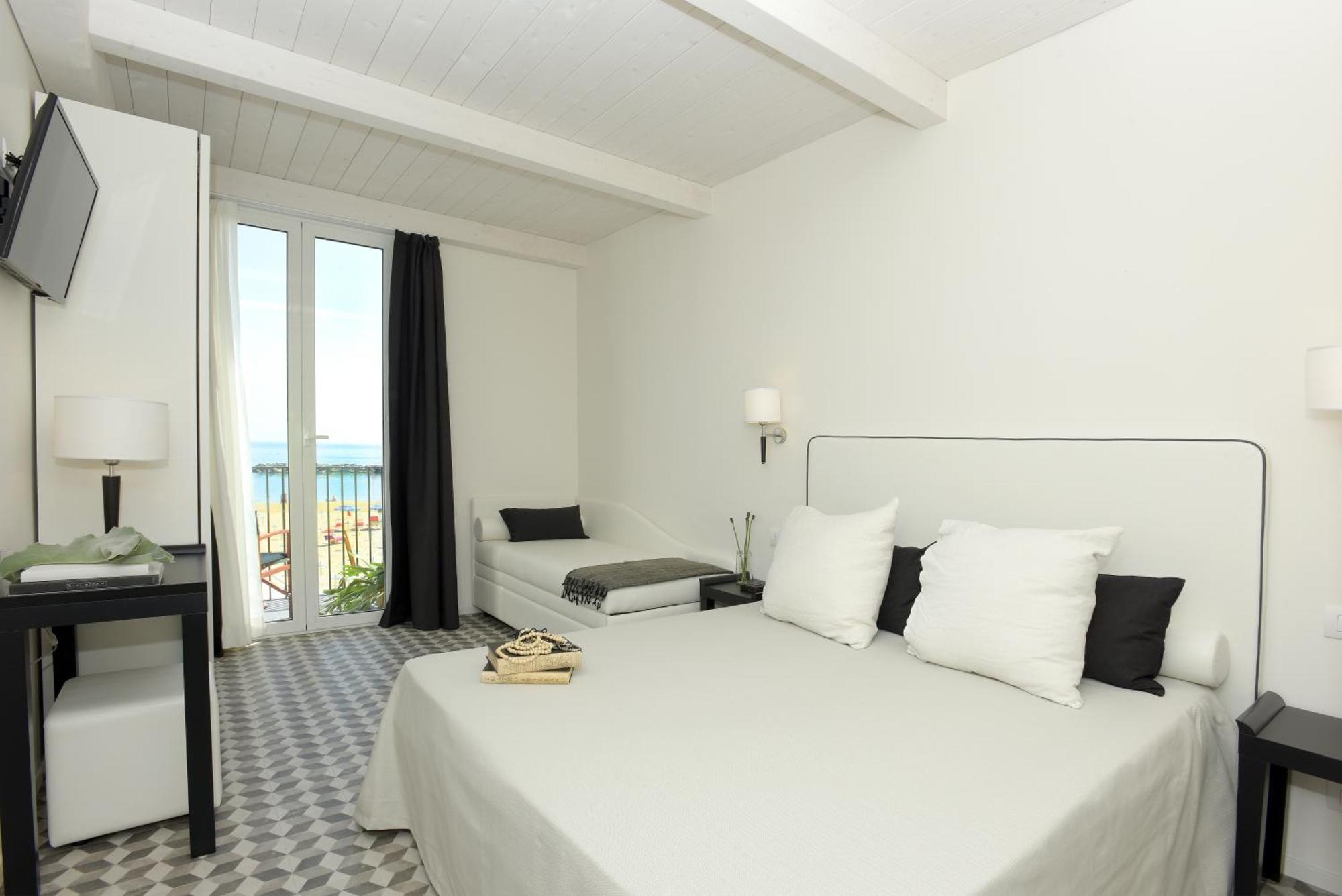 Hotel Capanni Белларія-Іджеа-Марина Екстер'єр фото