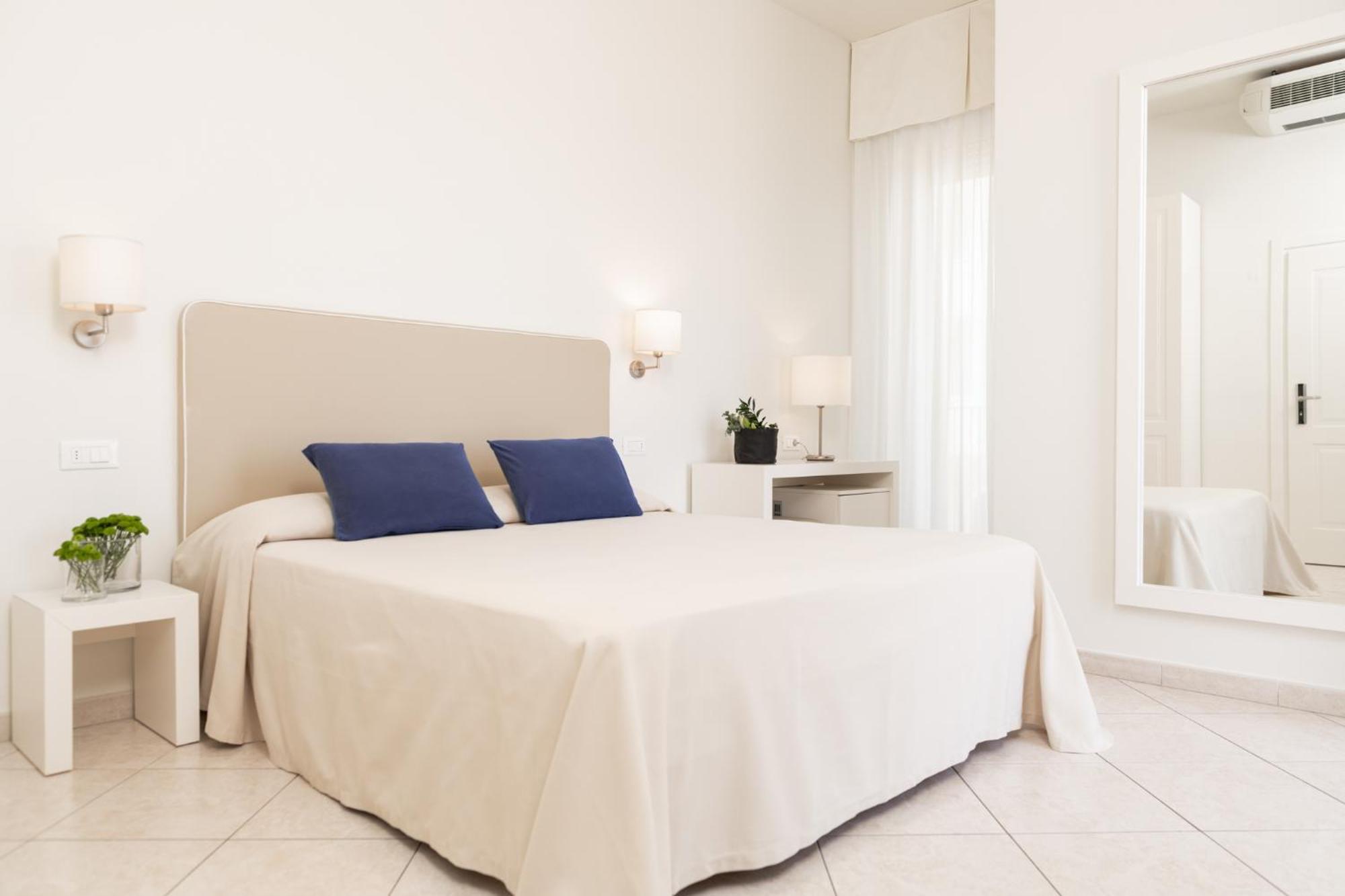 Hotel Capanni Белларія-Іджеа-Марина Екстер'єр фото